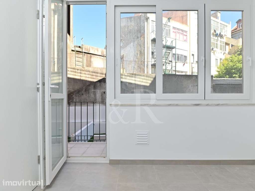 Apartamento T2 com varandas, em Arroios, Lisboa - Grande imagem: 2/35