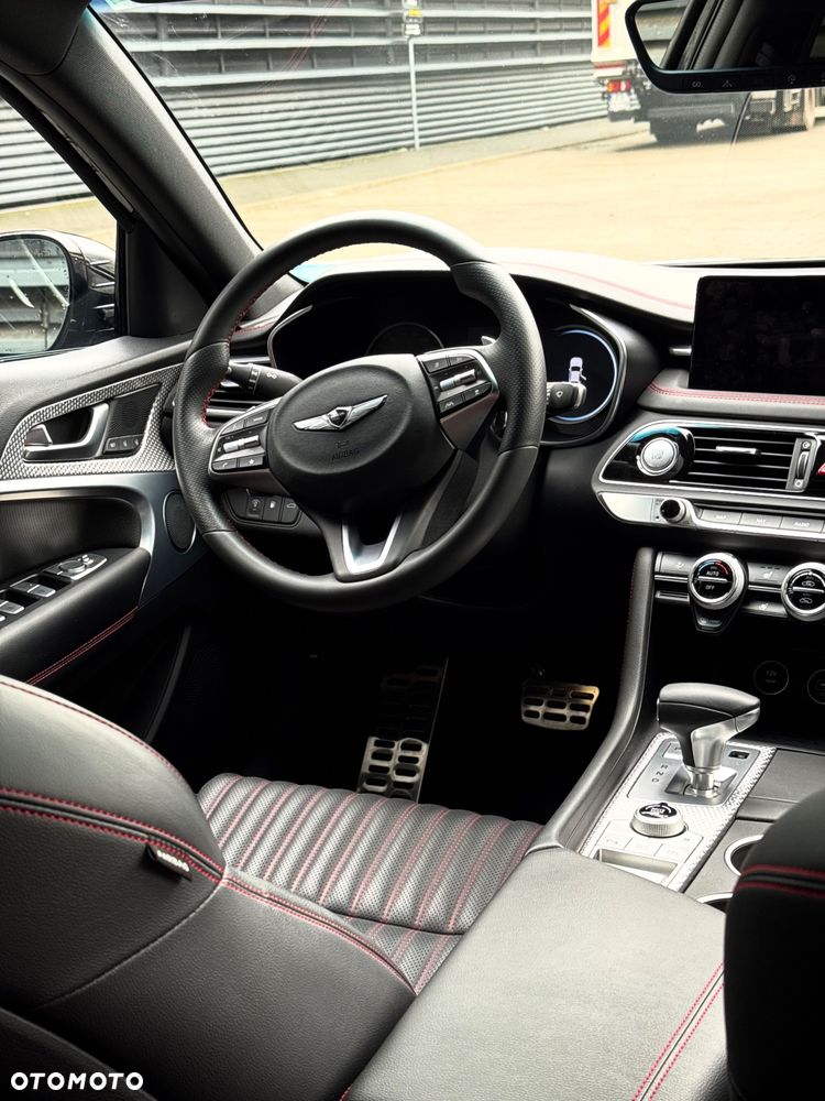 Hyundai Genesis - 11