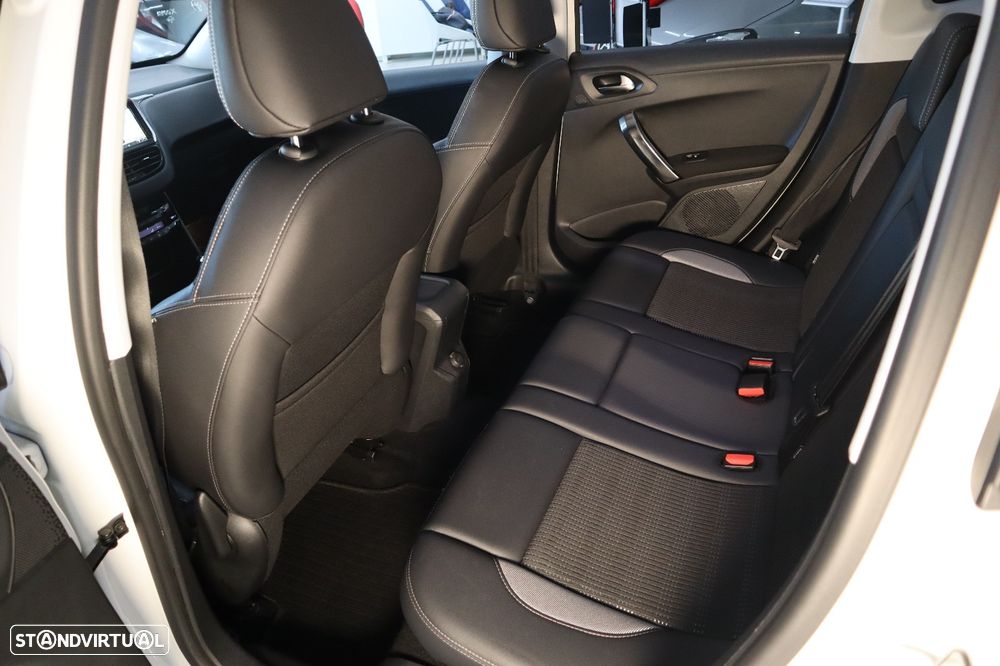 Peugeot 2008 1.6 e-HDi Allure 2-Tronic - 15