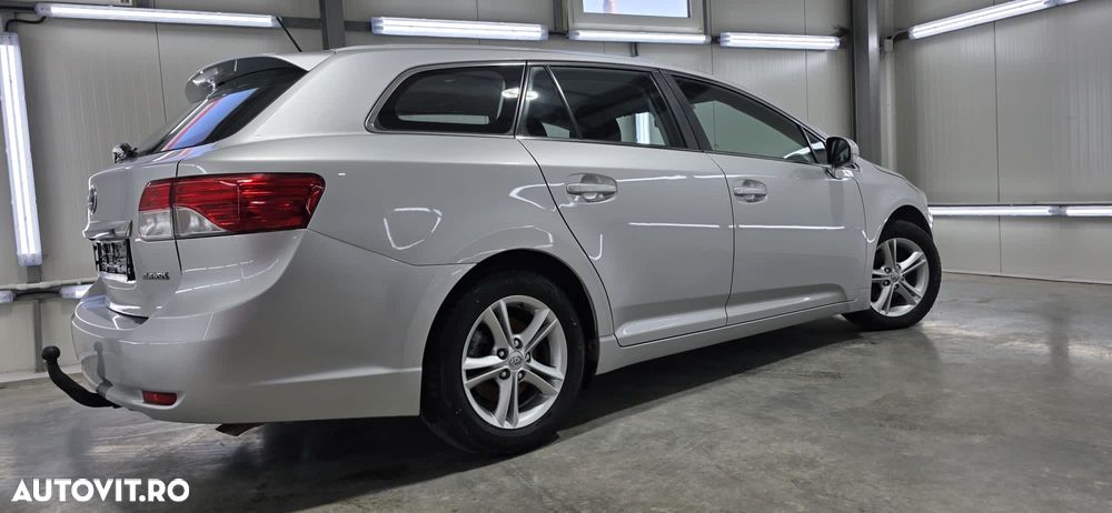 Toyota Avensis 2.0 D-4D - 13