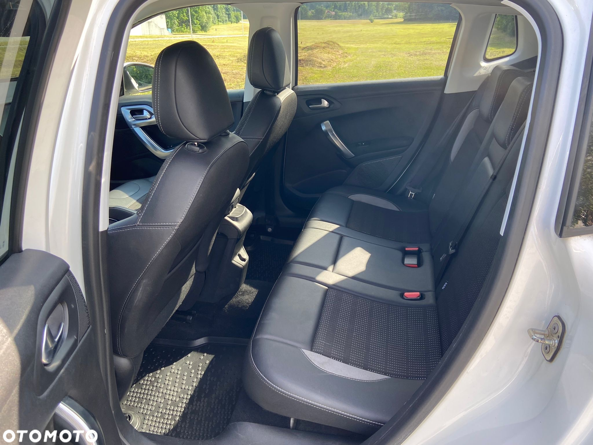 Peugeot 2008 - 8