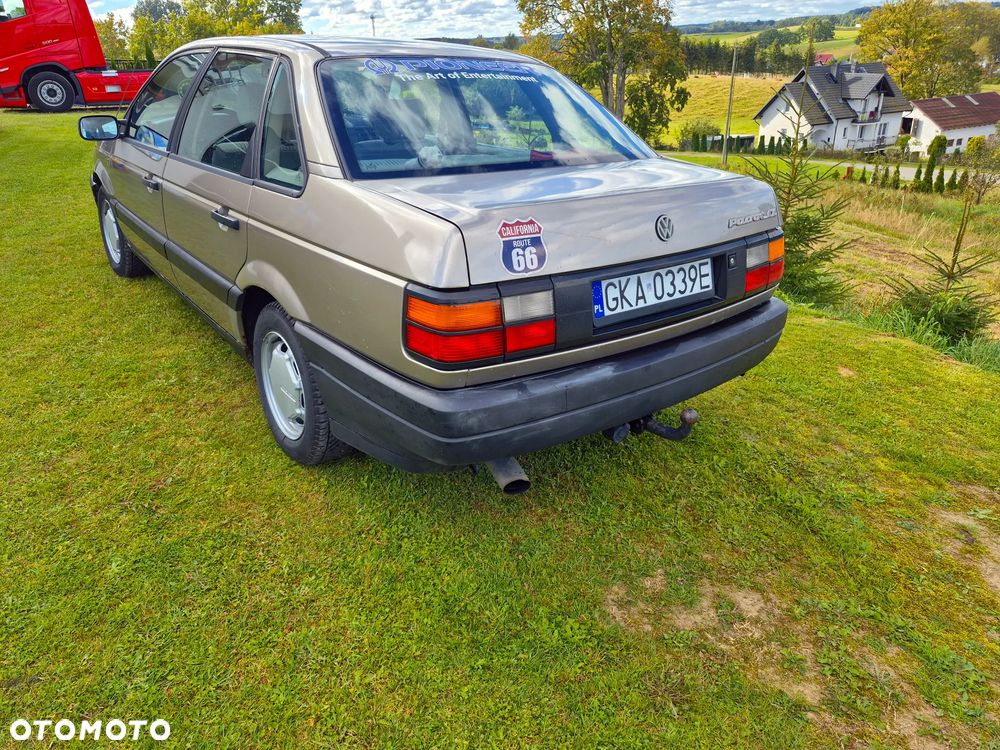 Volkswagen Passat 1.8 CL - 17