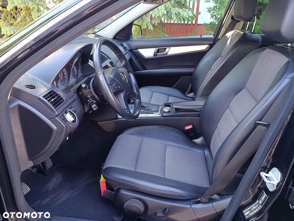 Mercedes-Benz Klasa C 180 CGI Automatik BlueEFFICIENCY Avantgarde - 14