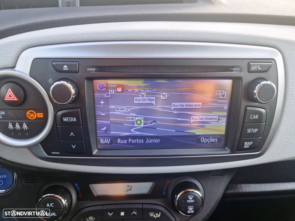 Toyota Yaris 1.5 HSD Sport+Navi - 21