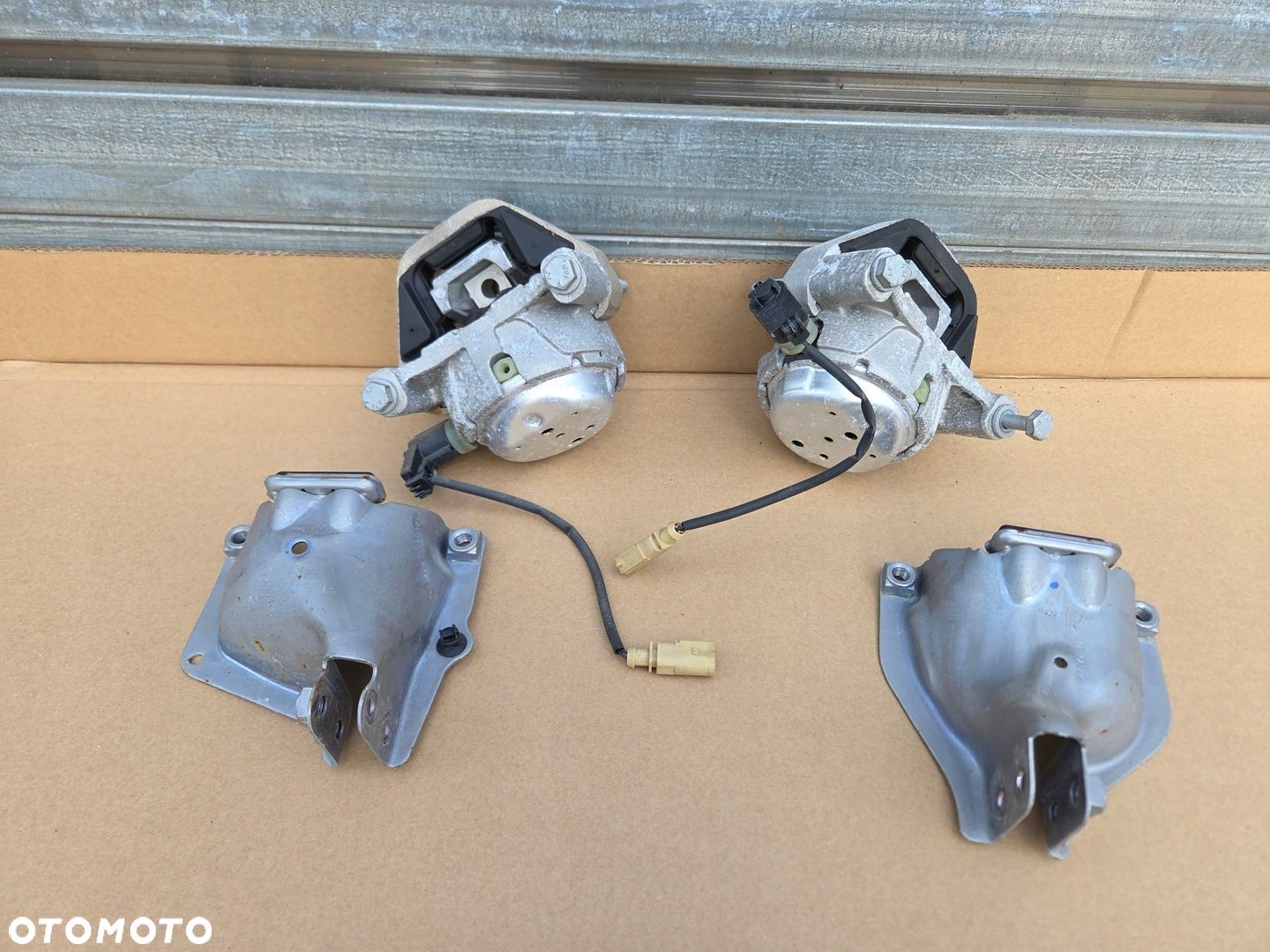 AUDI OE A6 A7 C7 LIFT 3.0 TDI PODUSZKA SILNIKA 4G0199381LG 4G0199381LH - 1