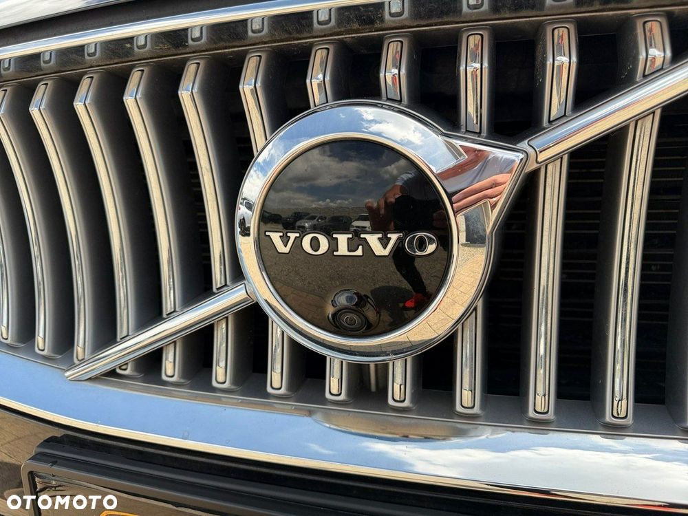 Volvo XC 90 - 9