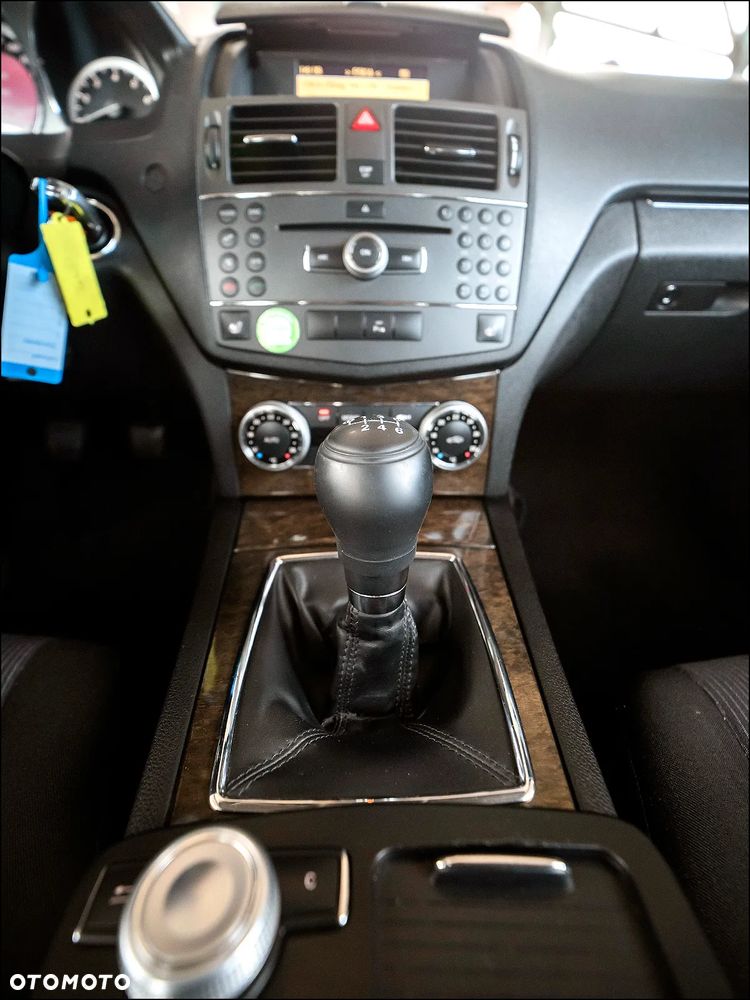 Mercedes-Benz Klasa C 180 Kompressor BlueEFFICIENCY Elegance - 25