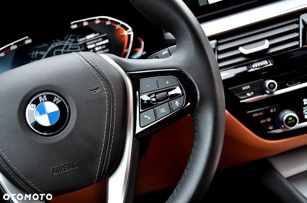 BMW Seria 5 520i Touring - 31