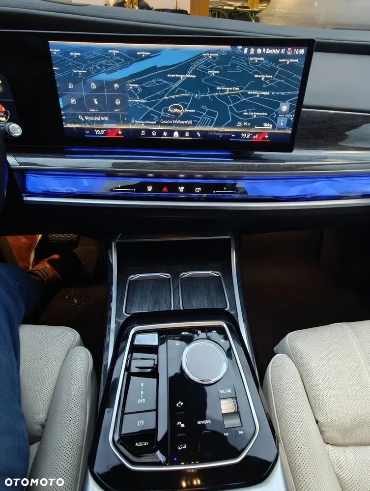 BMW i7 xDrive60 - 14