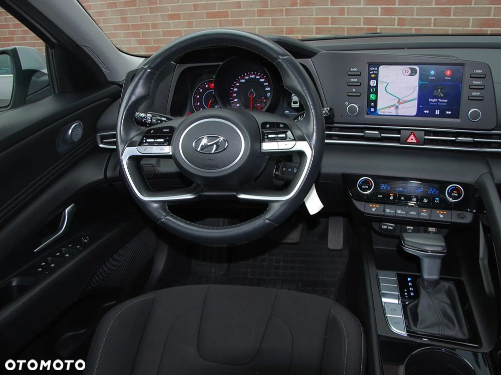 Hyundai Elantra 1.6 Smart CVT - 29