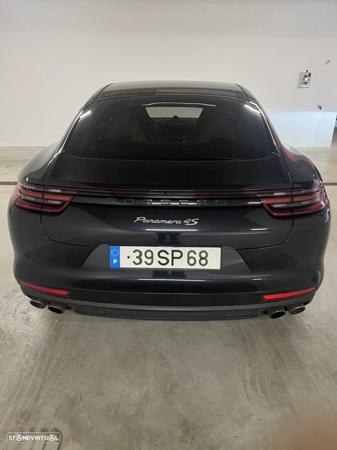 Porsche Panamera 4 S - 4