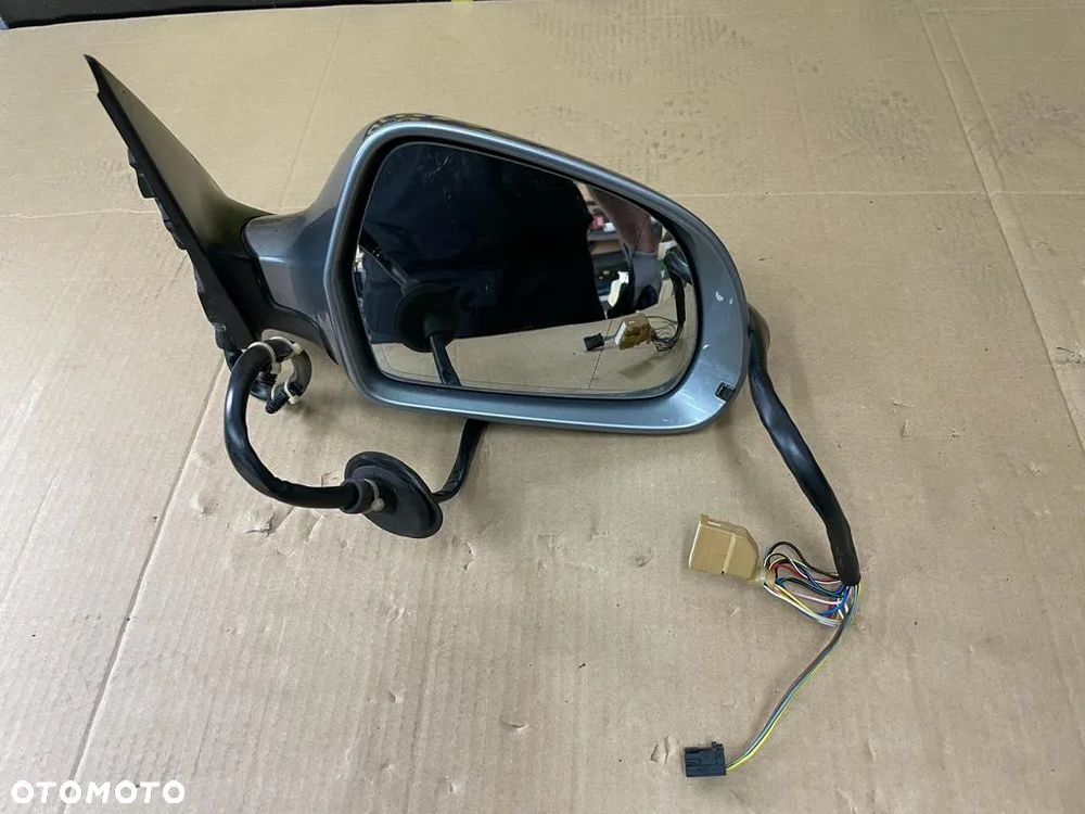 AUDI A8 D3 II LIFT LUSTERKO PRAWE 14+3 PIN LY7G UK - 4