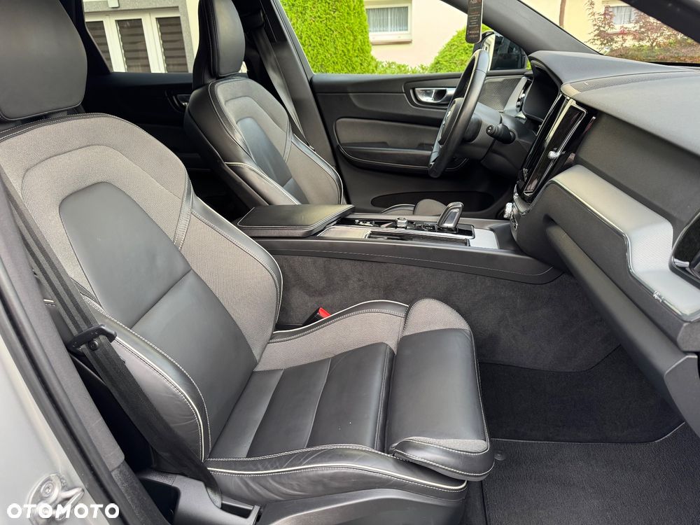 Volvo XC 60 B4 D AWD R-Design - 17