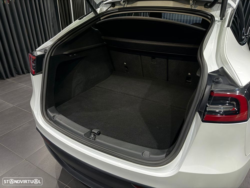 Tesla Model Y Long Range Dual Motor AWD - 38