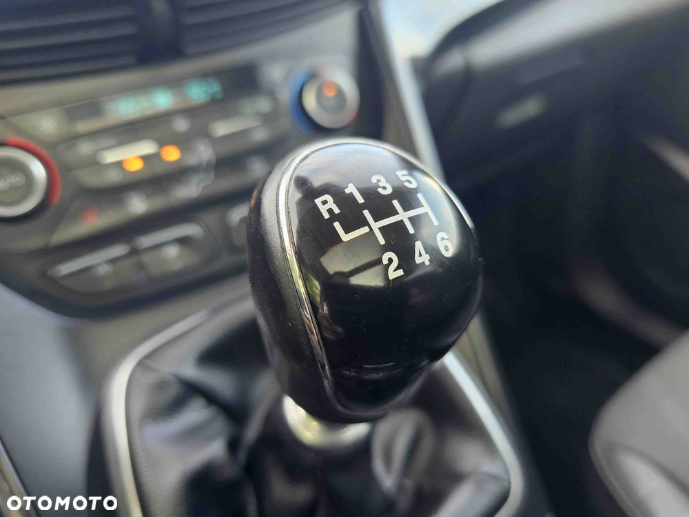 Ford Kuga 2.0 TDCi 2x4 Titanium - 24