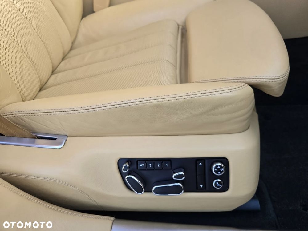 Bentley Flying Spur - 27