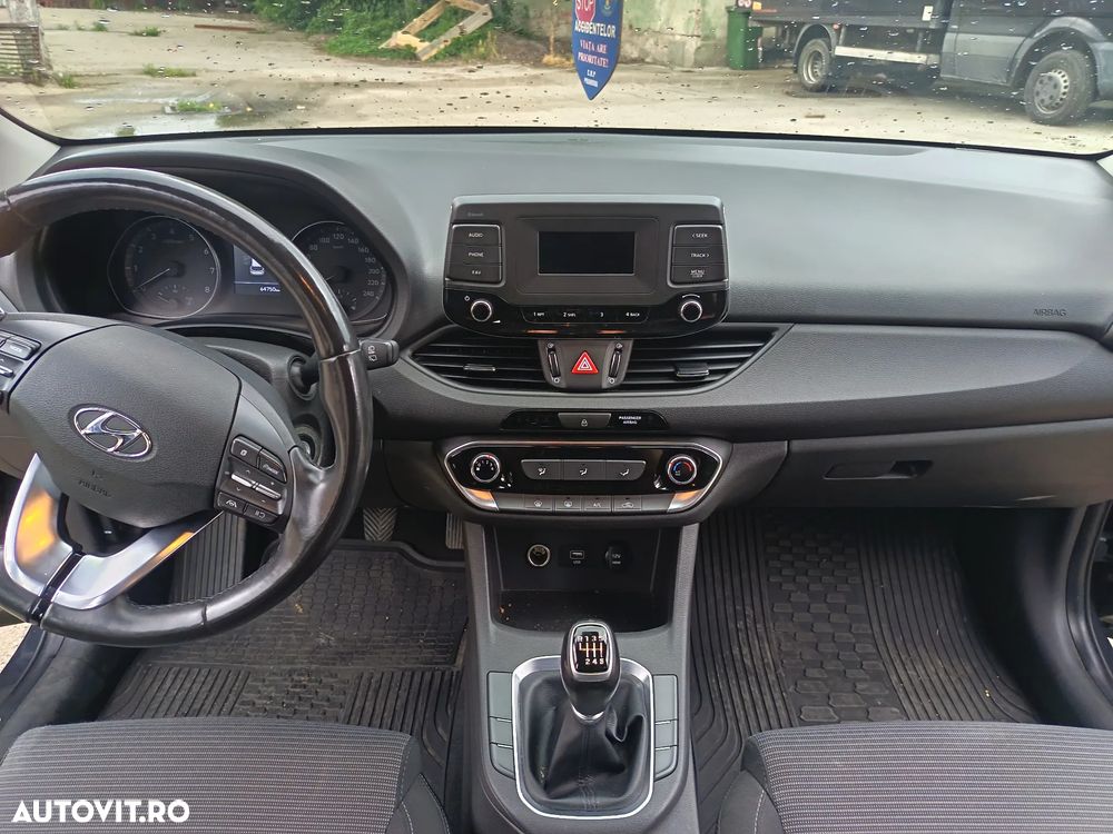 HYUNDAI i30 2023 — imagine 9