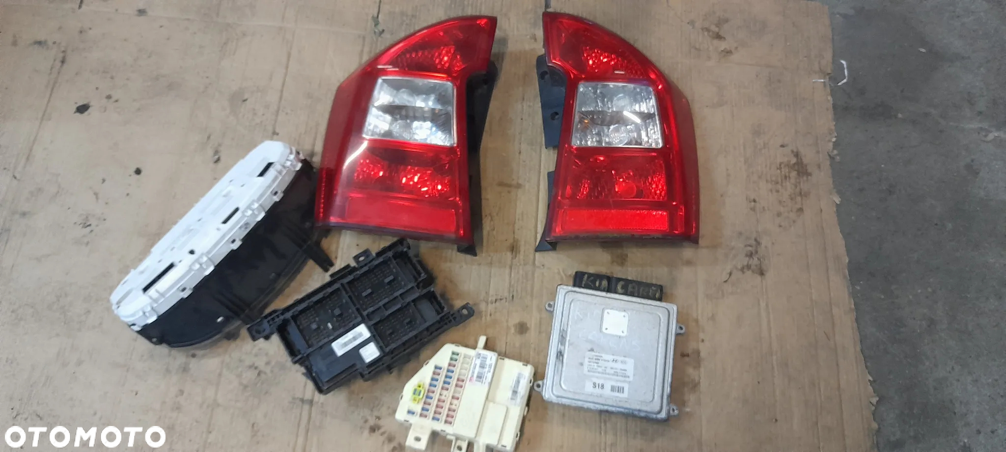 Lampa Lewa lub prawa Kia Carens III - 6