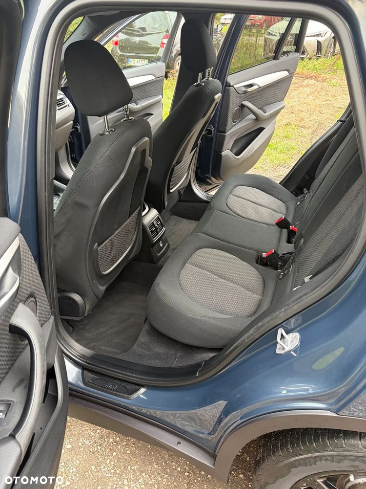BMW X1 xDrive20i Advantage - 10
