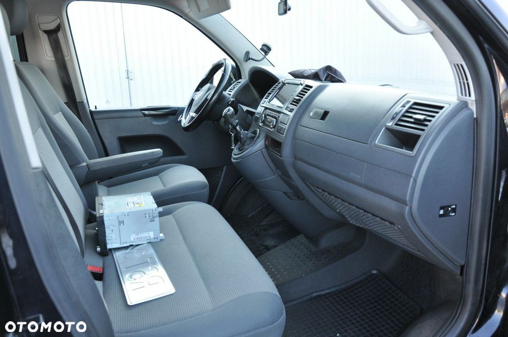 Volkswagen Caravelle - 11