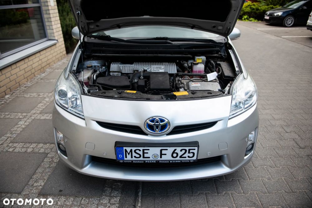 Toyota Prius (Hybrid) Executive - 9