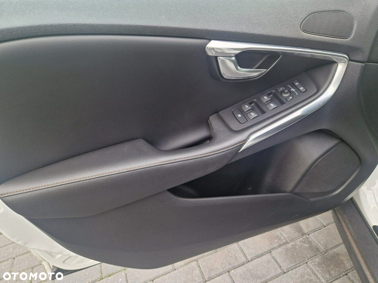 Volvo V40 Cross Country - 11