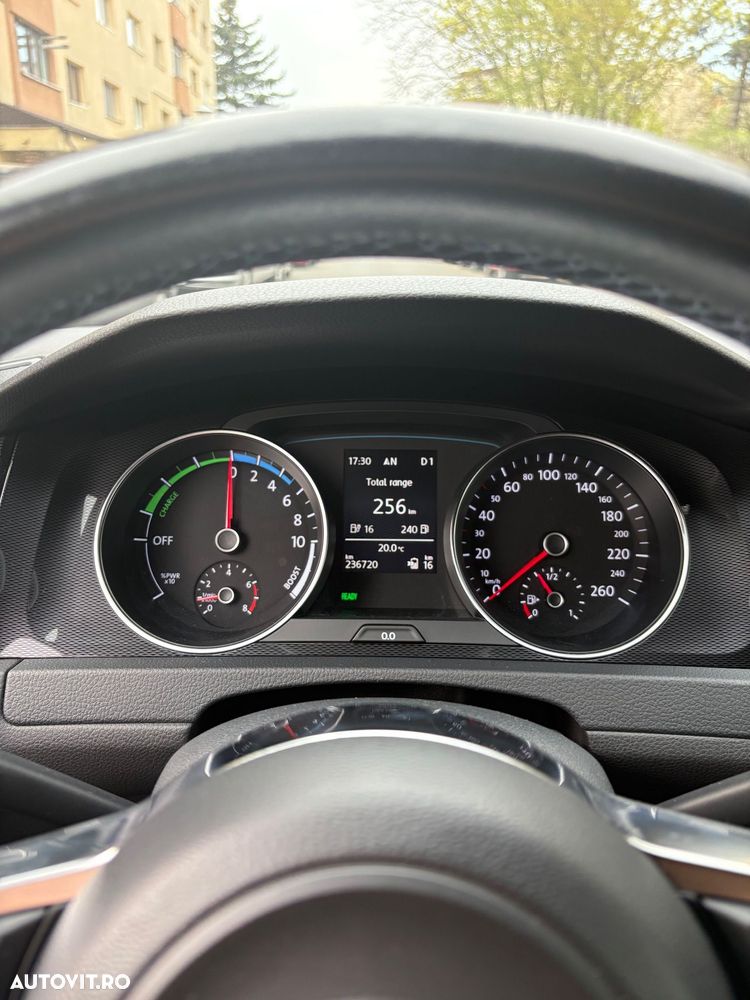 Volkswagen Golf - 24