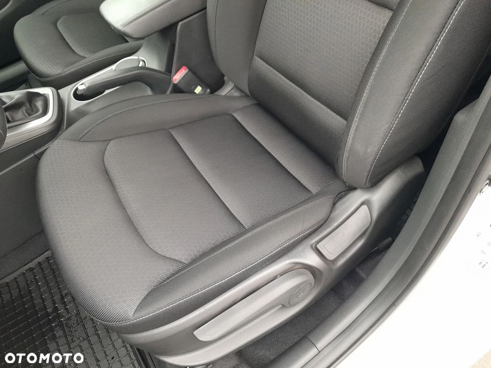 Hyundai Elantra 1.6 Comfort - 12