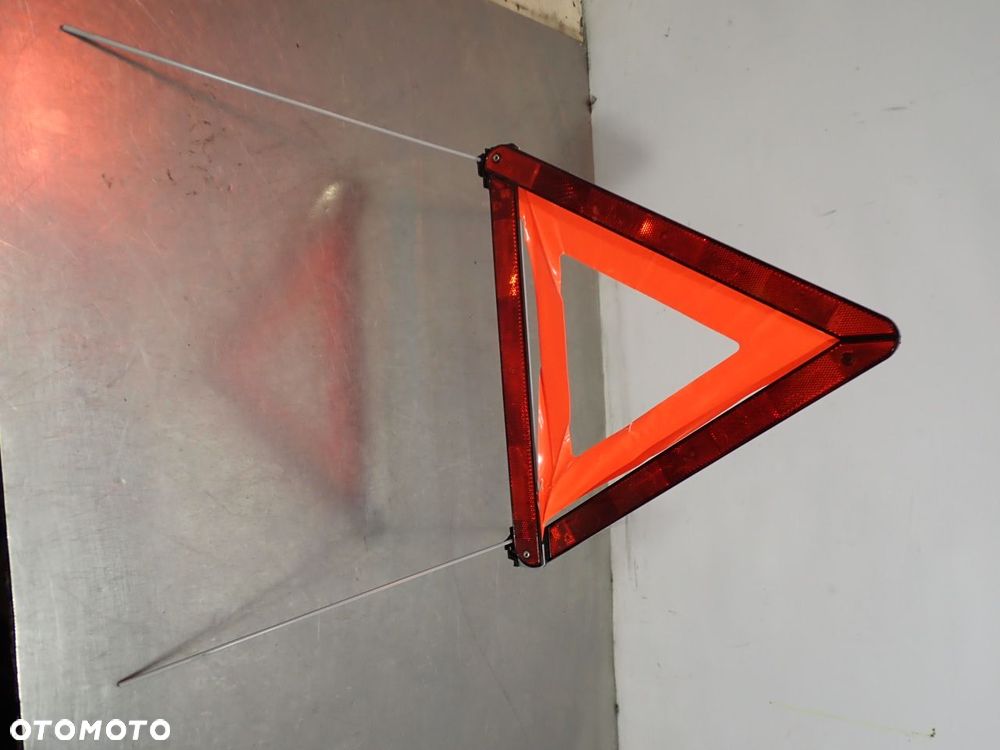 TRÓJKĄT OSTRZEGAWCZY NISSAN JUKE I - 4