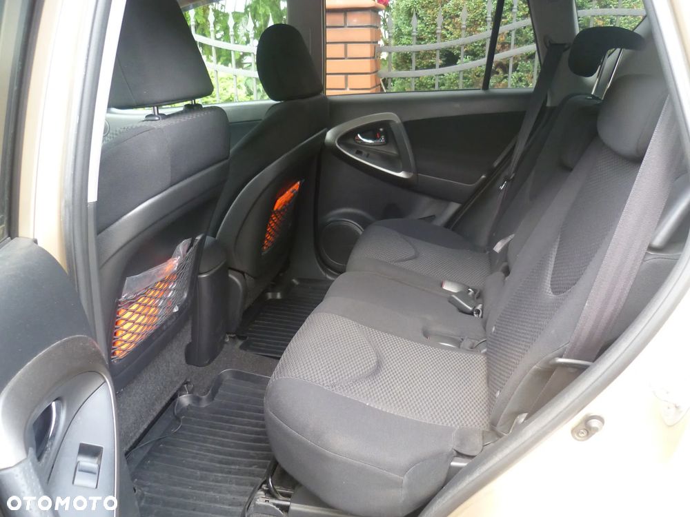 Toyota RAV4 - 7