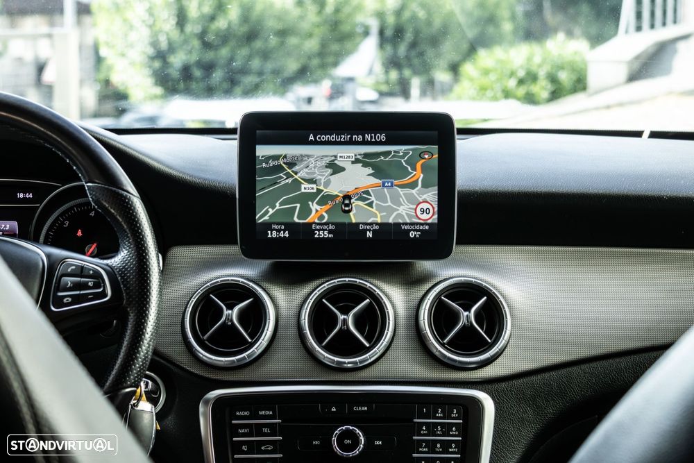 Mercedes-Benz CLA 200 - 30