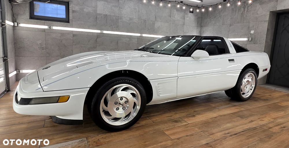 Chevrolet Corvette - 21