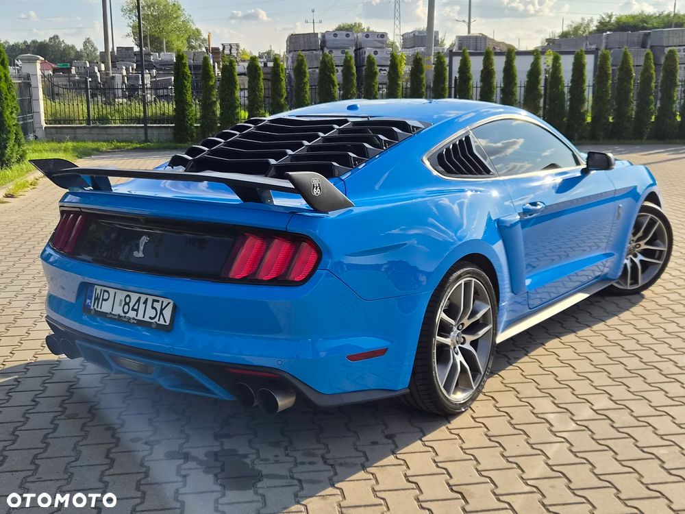 Ford Mustang - 40