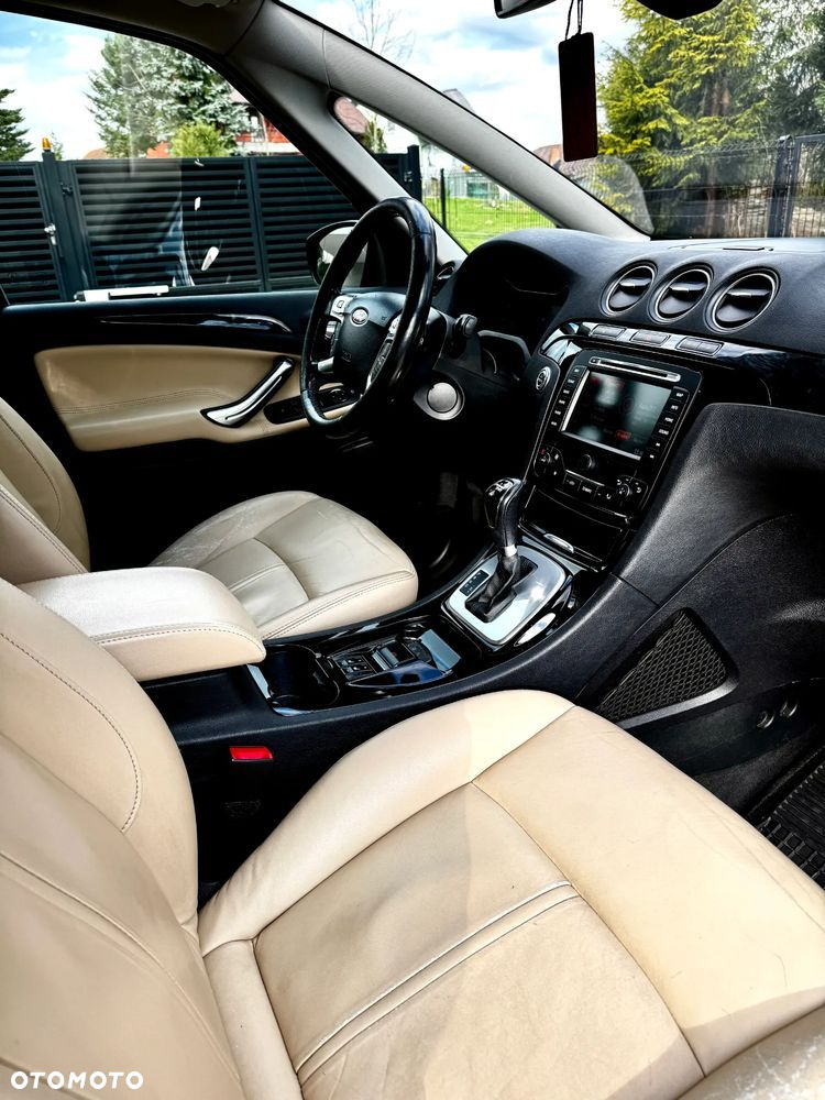 Ford S-Max - 12