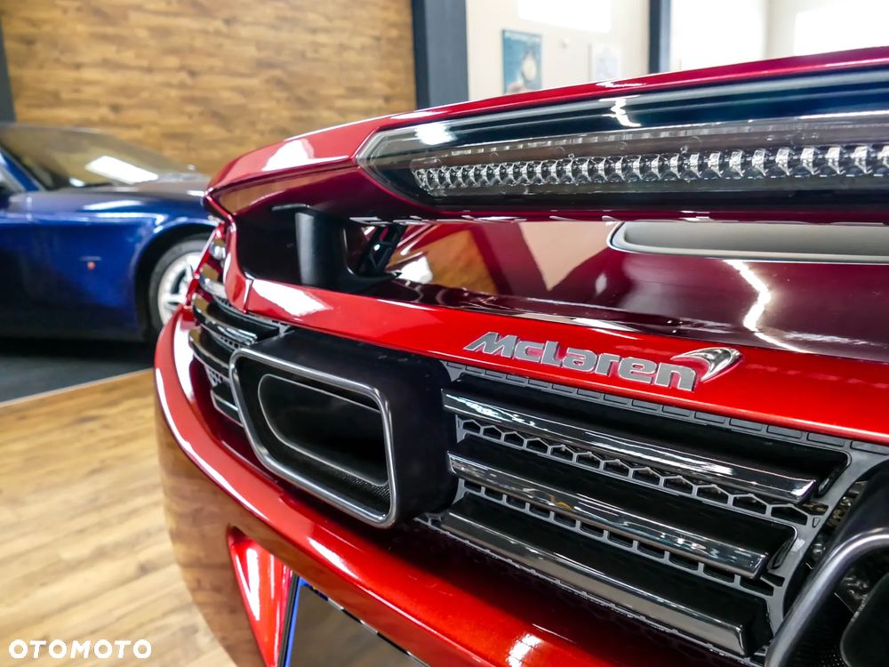 McLaren MP4-12C Coupe - 32