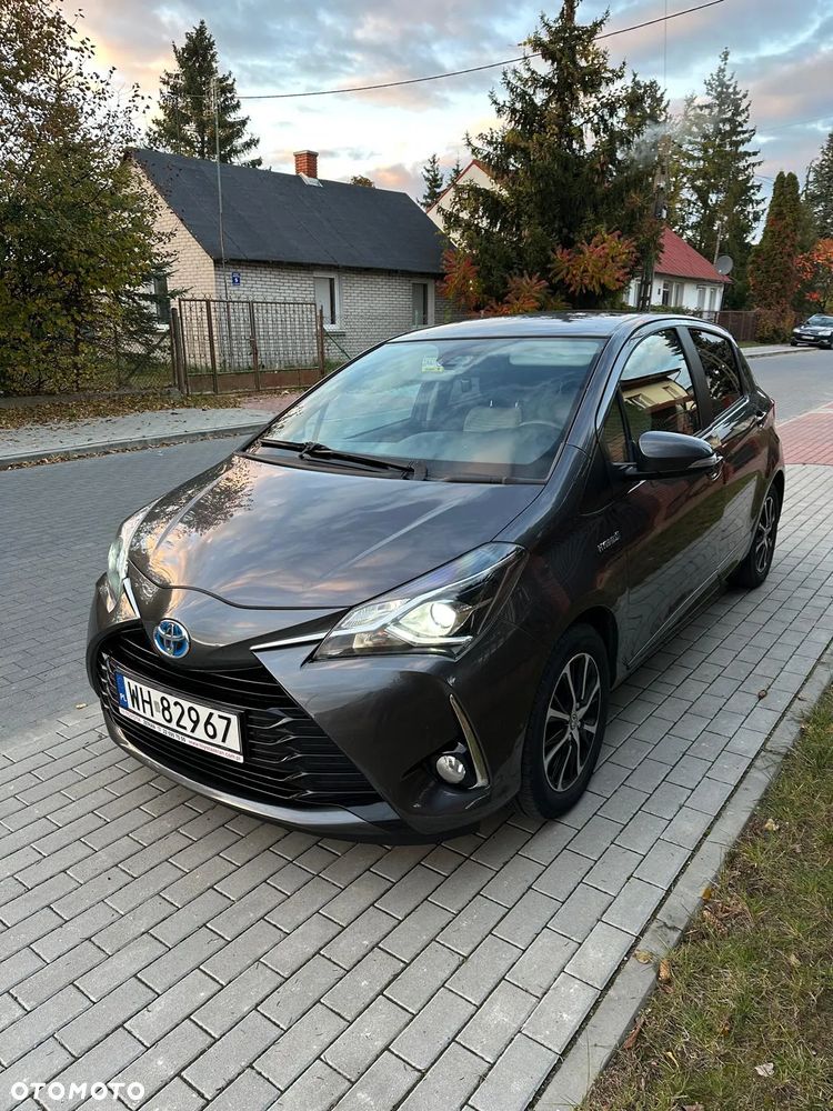Toyota Yaris Hybrid 100 Premium - 2