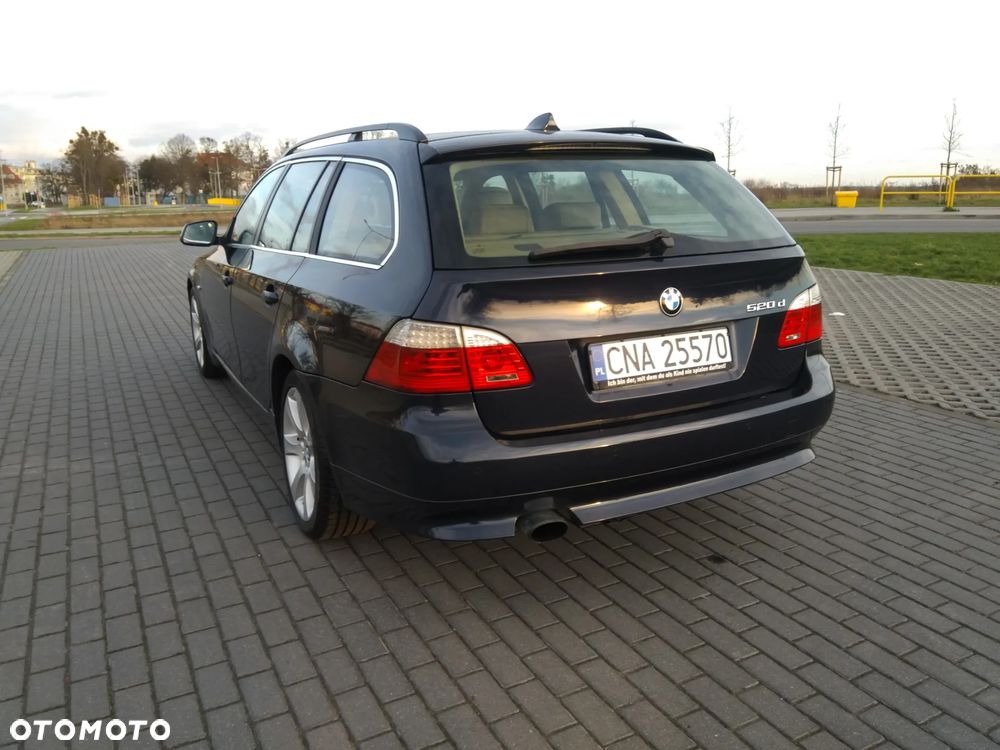 BMW Seria 5 520d Touring Special Edition - 3