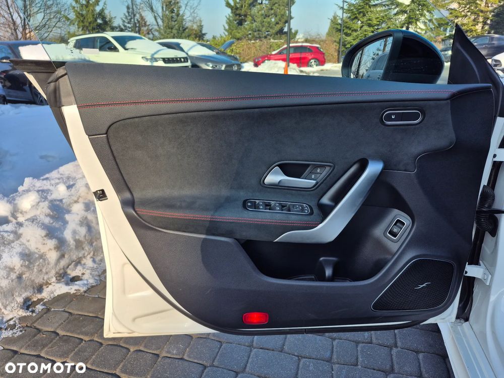 Mercedes-Benz CLA 200 AMG Line 7G-DCT - 17