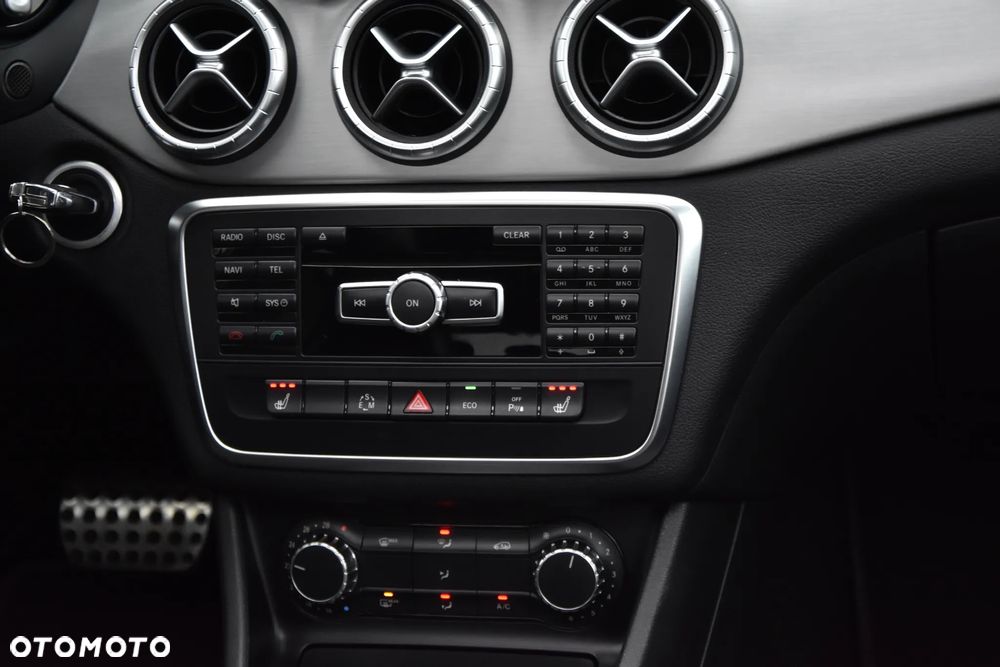 Mercedes-Benz CLA 200 7G-DCT AMG Line - 23