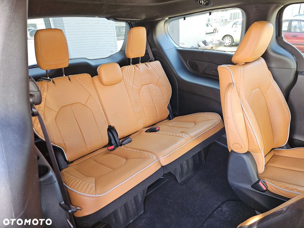 Chrysler Pacifica - 13