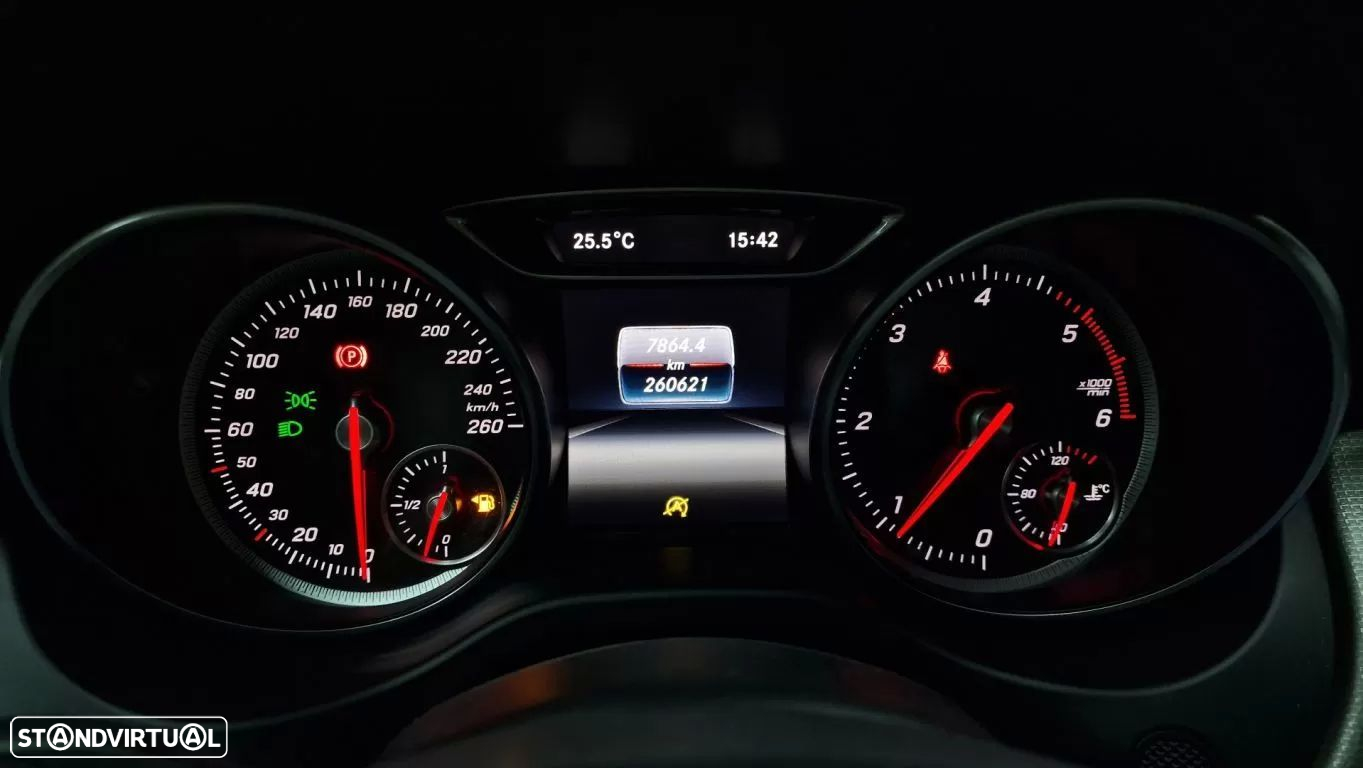 Mercedes-Benz CLA 180 d Shooting Brake AMG Line - 27
