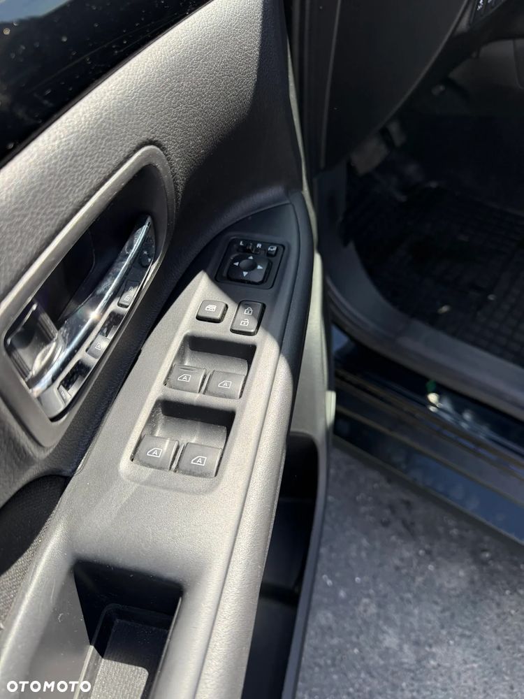Mitsubishi Outlander 2.0 Instyle + 4WD CVT - 16