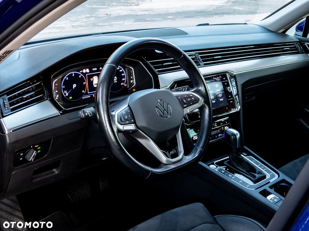Volkswagen Passat Variant 2.0 TDI SCR DSG 4Motion Elegance - 33