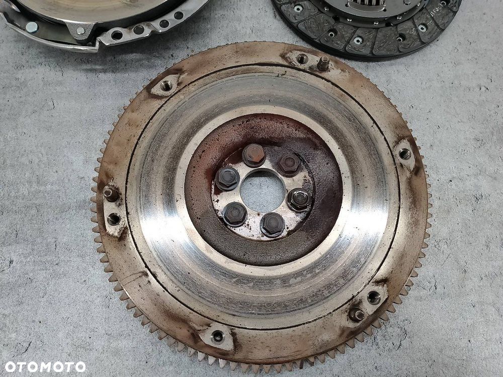 SPRZĘGŁO KOMPLETNE TOYOTA YARIS II 13451-0Q010-A  319014210 1.0 VVT-I - 3