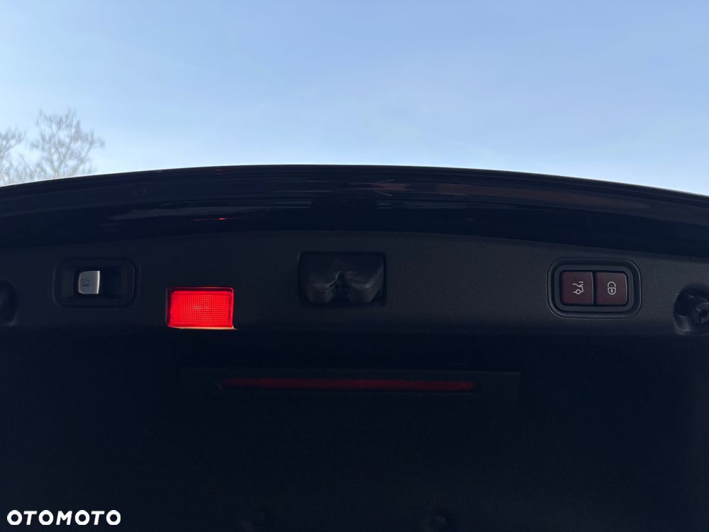 Mercedes-Benz Klasa E 200 4Matic 9G-TRONIC Avantgarde - 29