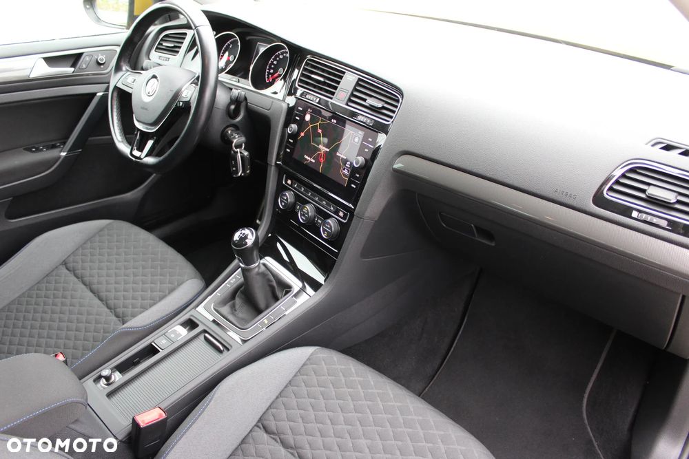 Volkswagen Golf - 8