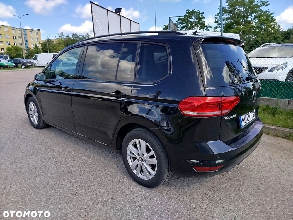 Volkswagen Touran - 4