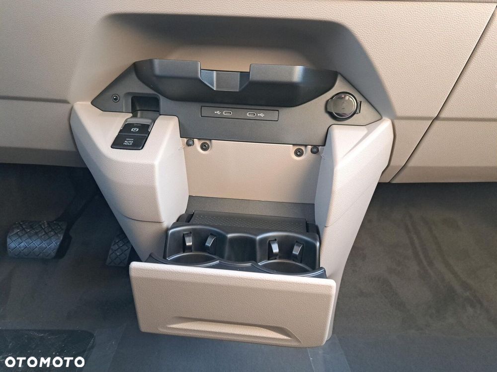 Volkswagen multivan Life L2 silnik: 2,0 l TDI SCR 110 kW/150KM  7-biegowa DSG rozstaw osi: 3124 mm - 20