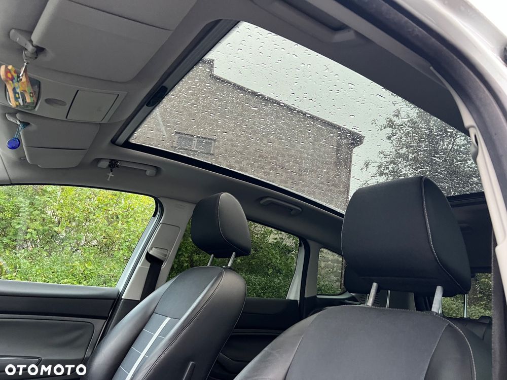 Ford Kuga 2.0 TDCi 2x4 Titanium - 12