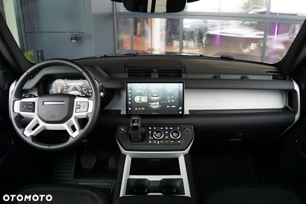 Land Rover Defender 110 D250 X-Dynamic SE - 36